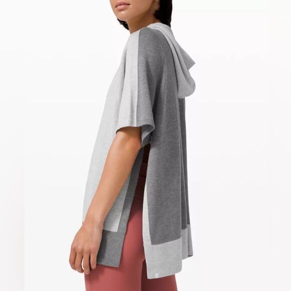 Lululemon Opened Up Hooded Poncho Hthrd Core Ultra Lt Grey/Hthrd Asphalt Grey ML - Picture 3 of 15
